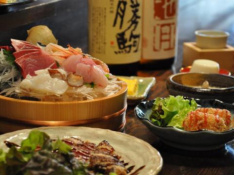 富山の美味しい魚と地酒を楽しむ人気店
