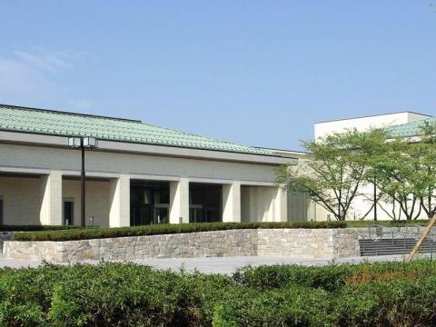 加賀の歴史的工芸品が収蔵される「石川県立美術館」