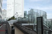 大阪駅の上から大阪の街を一望できる「太陽の広場」でほっと一息