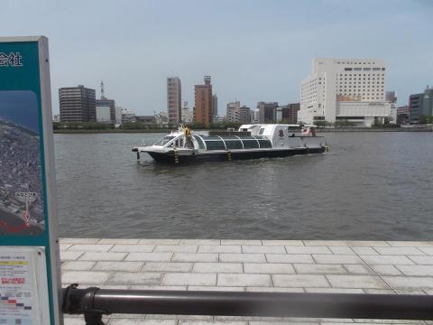ウォーターシャトルで信濃川の水面に大接近！
