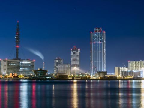 大阪ベイエリアを一望する、超高層ビルの展望台