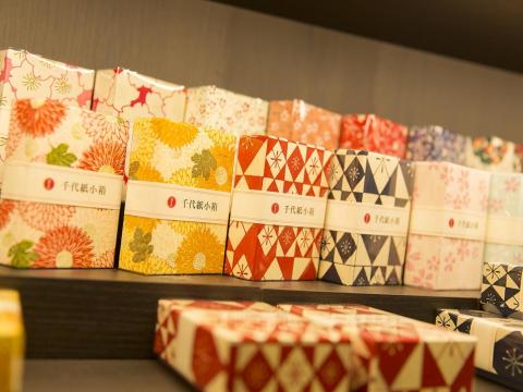 江戸時代から続く老舗で、毎日を彩る和紙小物を