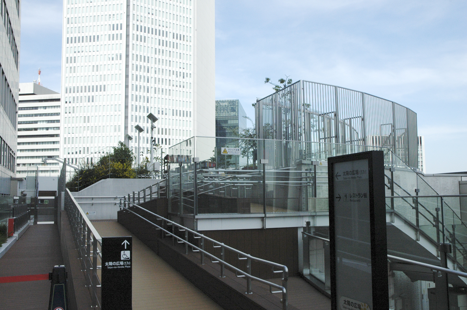 大阪ステーションシティ サウスゲートビルディング 太陽の広場 周辺の観光スポット情報 ホテル 旅館の宿泊予約なら Navitime Travel